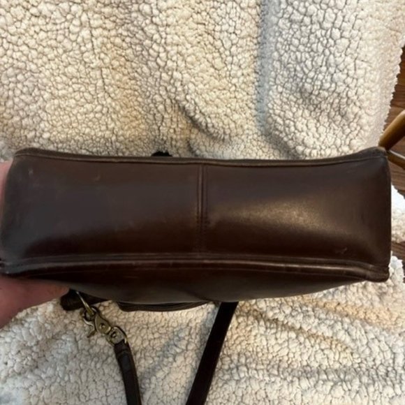 Vintage Coach Willis Handbag style # C6U-9927 - Picture 4 of 5